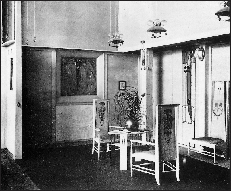 Mackintosh&#39;ların Torino&#39;daki Uluslararası Modern Dekoratif Sanatlar Sergisi&#39;nin bir parçası olan pembe, gümüş ve beyaz bir oda olan Rose Boudoir, 1902.