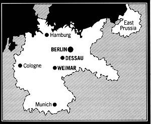 Weimar (1919-1925) ve Dessau'da (1925-1930) bulunur.