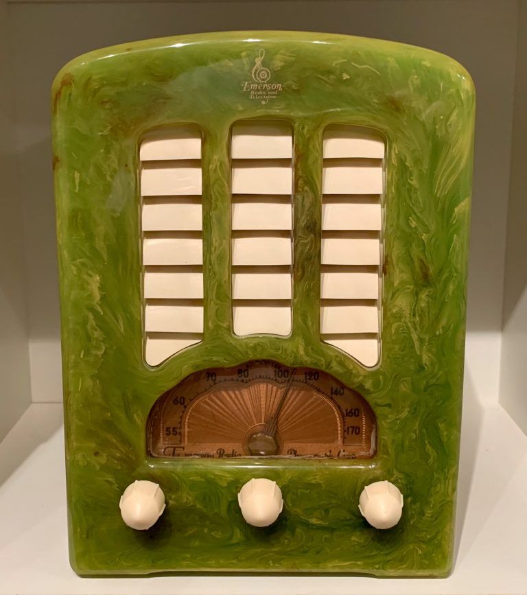 1938 Emerson “Tombstone” Model BT 245 Katalin malzeme radyo