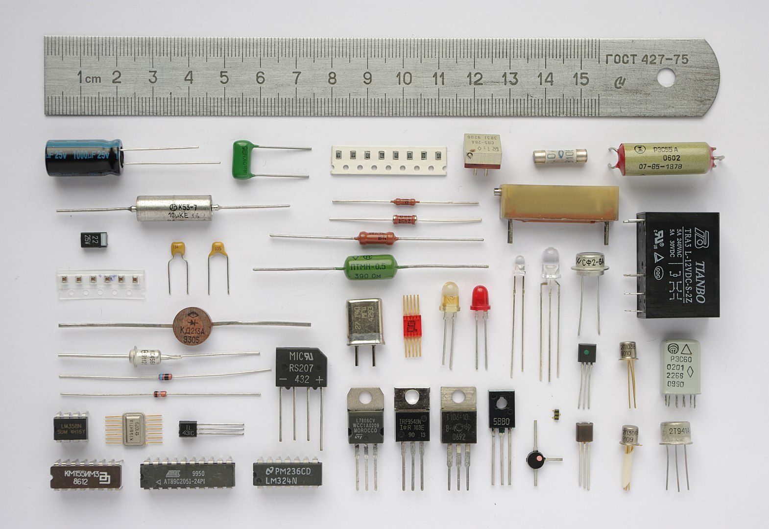 Elektronik componentler, bileşenler.